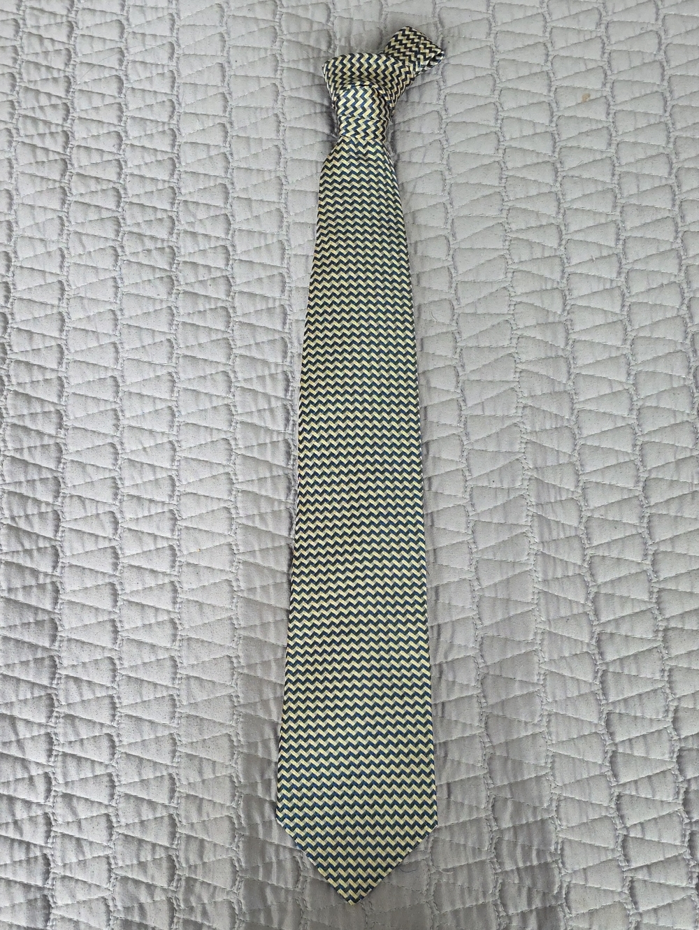 Geoffrey Beene Chevron Silk  Tie in Yellow and Navy